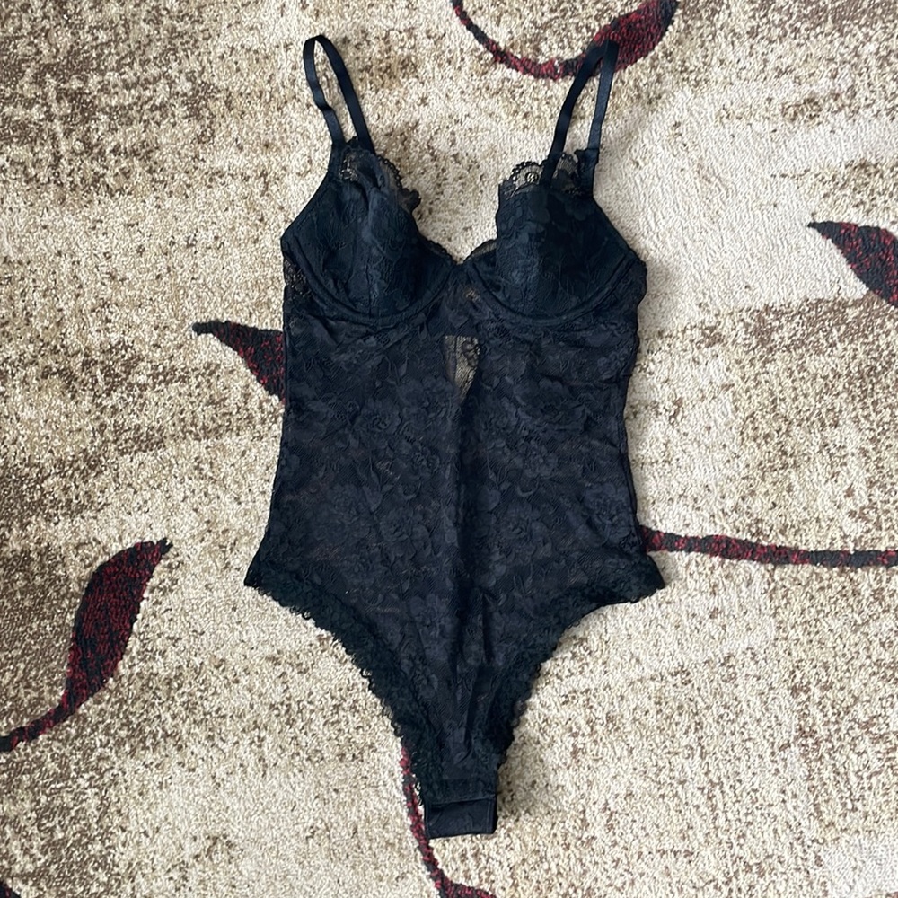 H&M lace bodysuit never worn